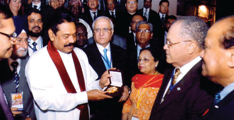 Hon. Arnold Foote meets Sri Lankan President, H.E. Mahendra Rajapaksa